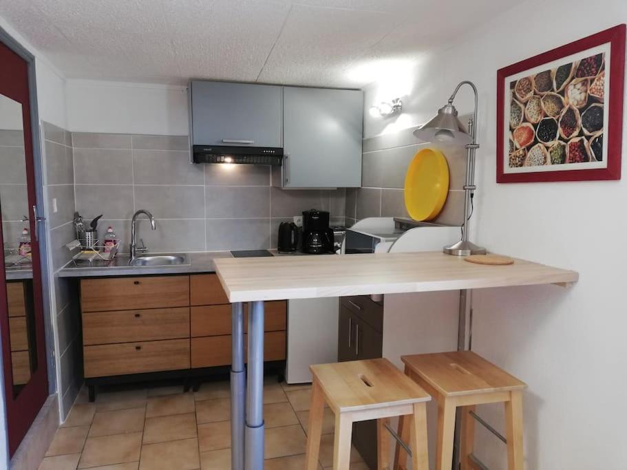 Studio 28M2 Climatise,Wifi, Proche Des Calanques,Plages La Ciotat Luaran gambar